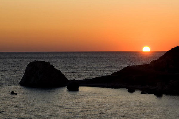 Cypr | Petra Tou Romiou – zachód słońca