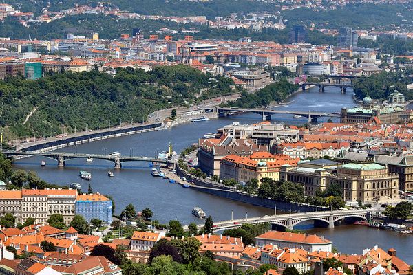 Praga | Językoznawcy są zdania, że nazwa Praha wzięła się od progów na rzece Wełtawie