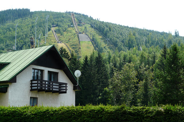 Harrachov | Malownicze miasteczko ze skoczniami narciarskimi w tle