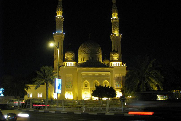 Dubaj | Pięknie oświetlony Meczet Dżumeirah 
