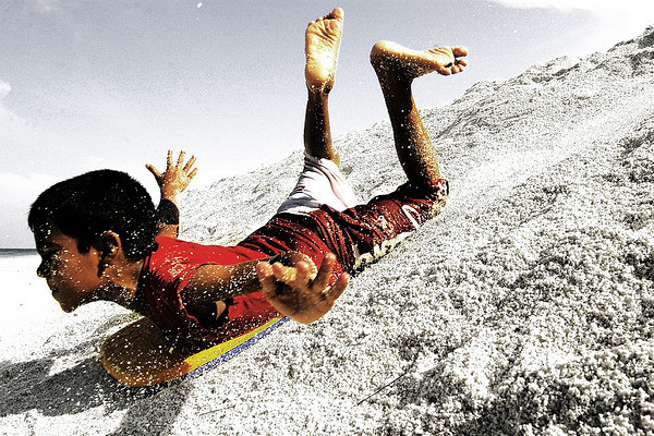Dubaj | Sand boarding – zjeżdżanie z wydm na desce przypominającej deskę snowboardową