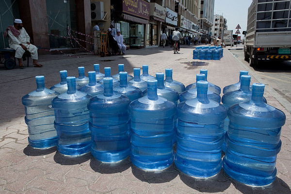 Dubaj | Woda z kranu nie nadaje się do picia, najlepiej więc zaopatrzyć się w wodę butelkowaną
