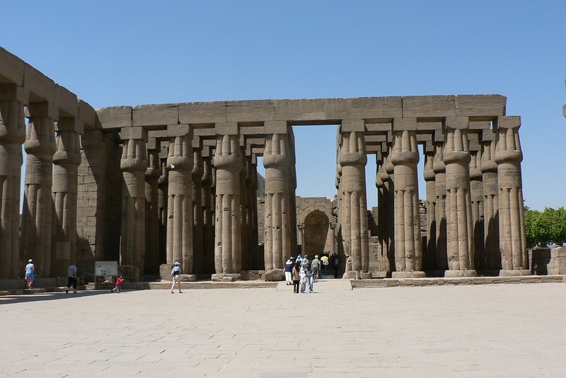 Egipt | Zwiedzanie świątyń w Karnaku zazwyczaj odbywa się w ramach wizyty w pobliskim Luksorze