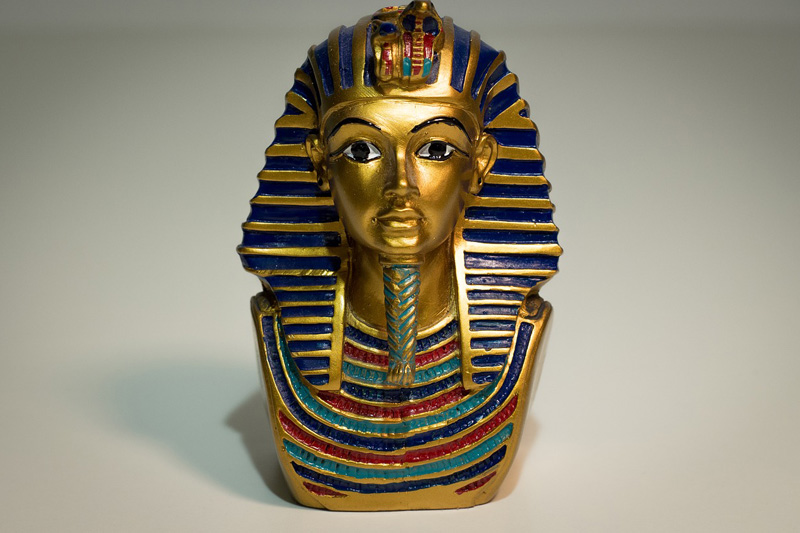 Egipt | Na monecie 1-funtowej widnieje złota maska Tutenchamona
