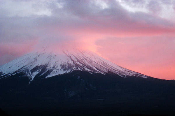 Japonia | Góra Fudżi Jest częstym tematem w japońskiej poezji i malarstwie