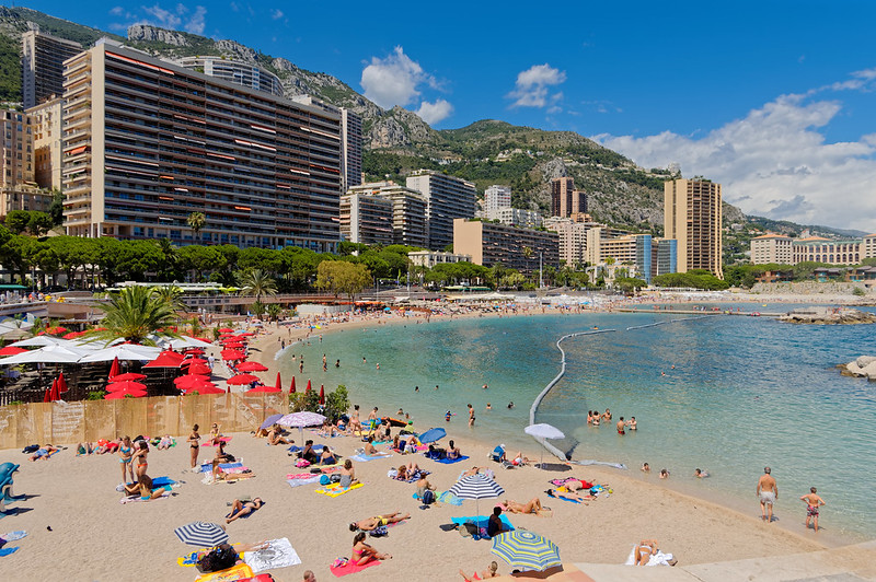 Monako | Miesiącami idealnymi na urlop wypoczynkowy na plaży w Monako będą: czerwiec, lipiec, sierpień i wrzesień