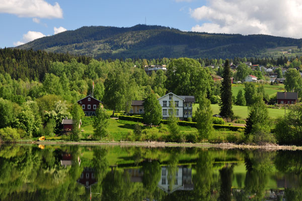 Norwegia | Malownicza wioska nad jeziorem w gminie Gran