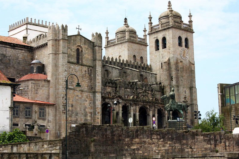 Portugalia | Katedra w Porto stanowi szczególnie piękną atrakcję miasta