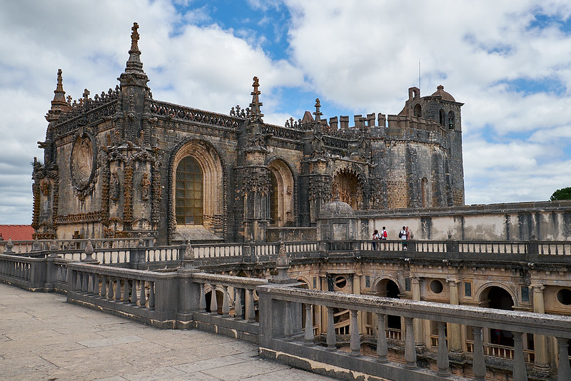 Portugalia | Kompleks klasztorny znajduje się na obrzeżach miasta Tomar