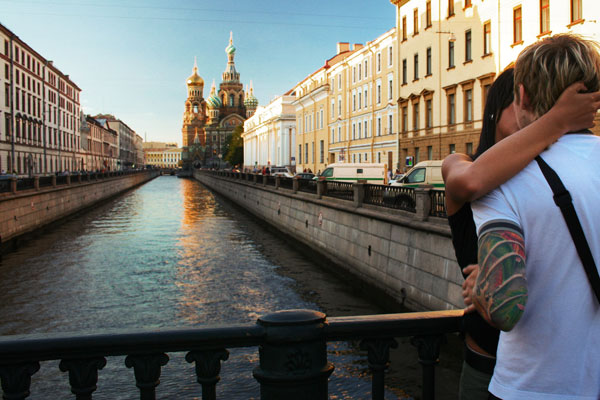 Rosja | Petersburskie mosty to ulubione miejsce zakochanych. Możecie spróbować znaleźć Most Miłości obwieszony kłódkami