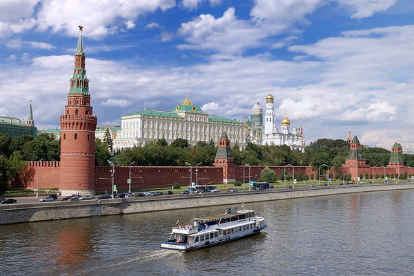 Rosja - Moskwa | Kreml, wznoszący się na lewym brzegu rzeki Moskwy