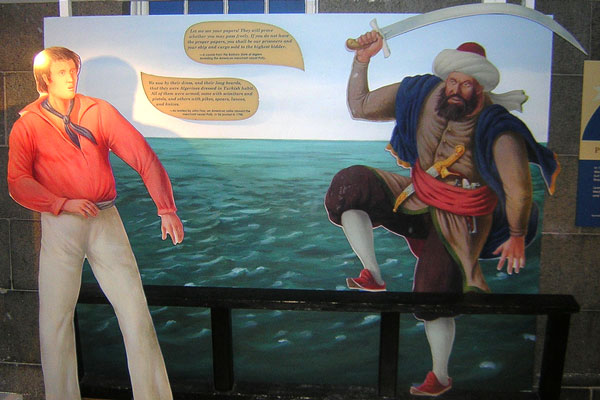 Tunezja | A tak wyglądali słynni morscy opryszkowie – element wystawy poświęconej berberyjskim piratom (Boston w stanie Massachusetts) 