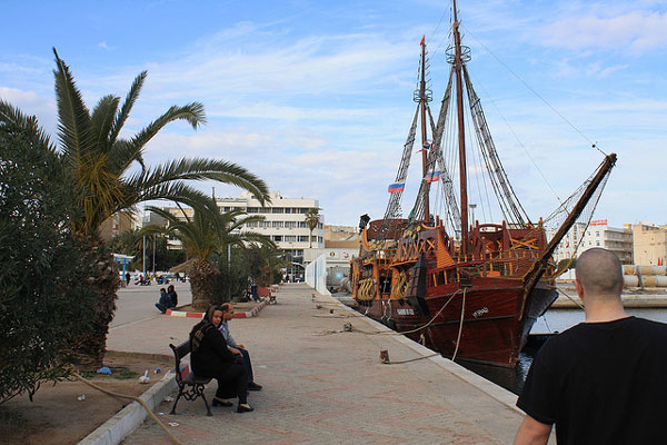 Tunezja | Stylizowany statek piracki w Susie