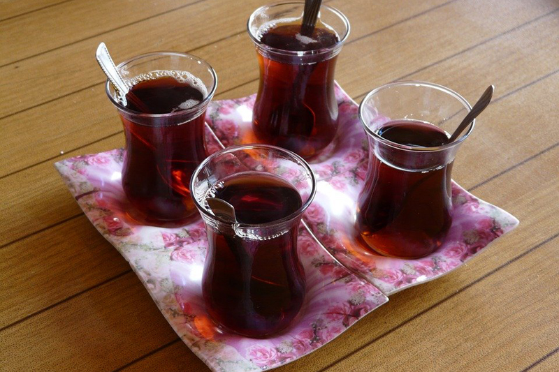 Turcja | Herbata w tradycyjnej tureckiej szklance (tzw. tulipan)