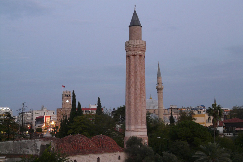 Turcja – Antalya | Minaret Yivli (Żłobkowany Minaret)