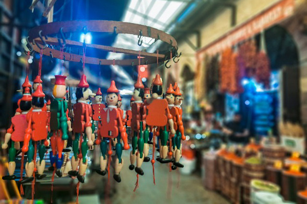 marionetki na bazarze w Stambule