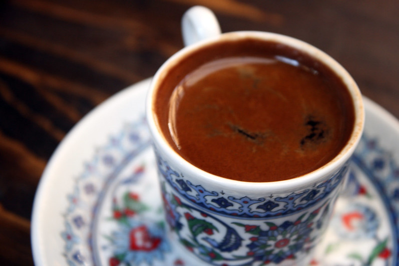 Turcja | Aromatyczna kawa, oczywiście „po turecku”, w jednej ze stambulskich restauracji