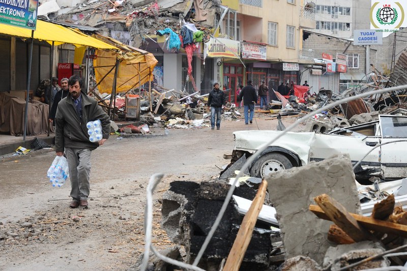 Turcja | Krajobraz po trzęsieniu ziemi w mieście Van