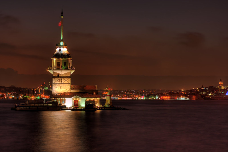 Turcja | Przepięknie podświetlona Wieża Leandra, Stambuł