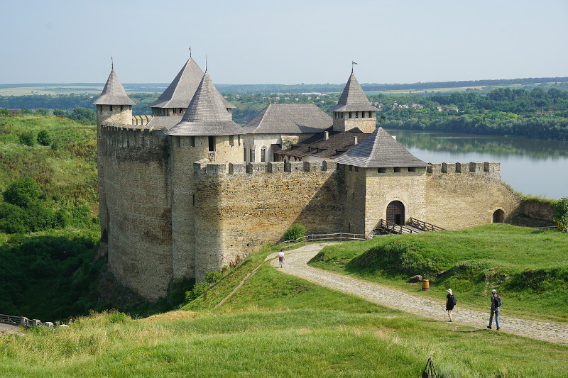 Widok na zamek w Chocimiu
