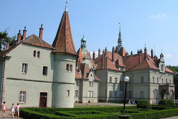 Ukraina | Zamek hrabiów Schönborn, jeden z najpiękniejszych zachowanych zamków Zakarpacia